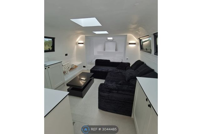 1-bed house on South Dock Marina, Rope St, London, £1,600/mo