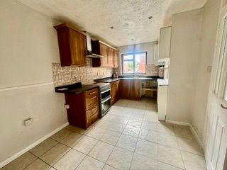 266, Tiptree Crescent, Ilford photo 4