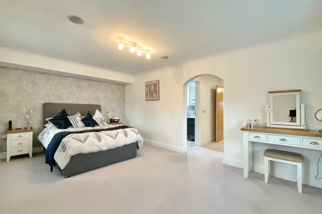 2 Kingsdown Close, Crewe photo 3