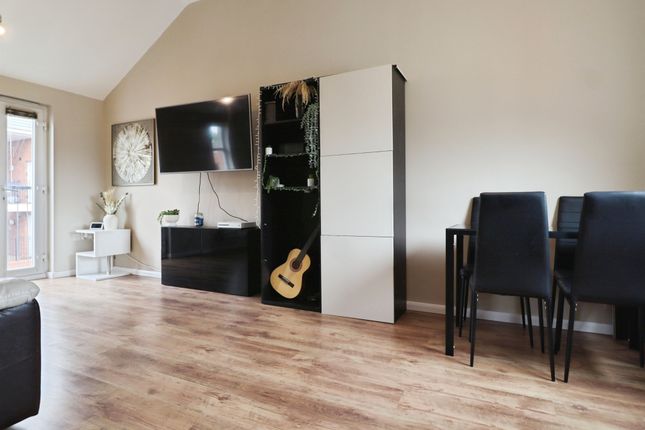 7, Mill Meadow, Bridgend photo 4