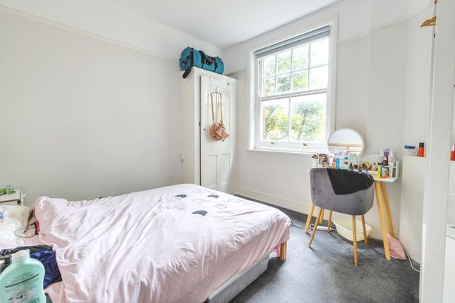 22, Cromwell Avenue, London photo 3
