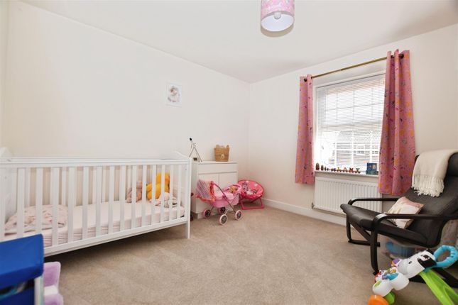 7, Greenfield Avenue, Hessle photo 2