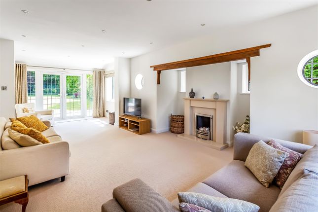 Hawthorn Cottage, Crampshaw Lane, Ashtead photo 3