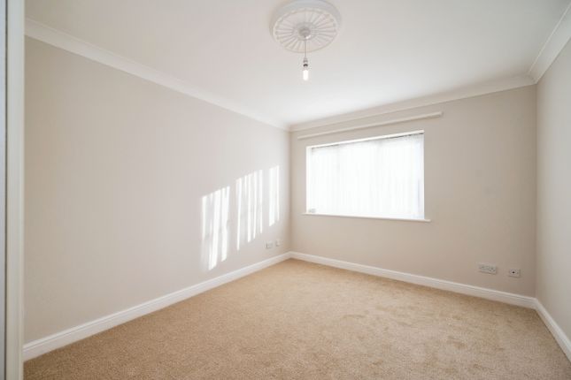 Flat 53, The Gate House, 354, Sea Front, Hampshire photo 4
