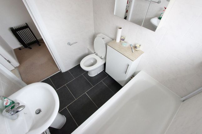 Bramley Close, Southgate photo 3
