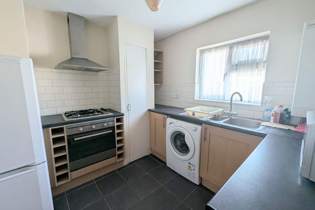 7, Huntings Farm, Ilford photo 2