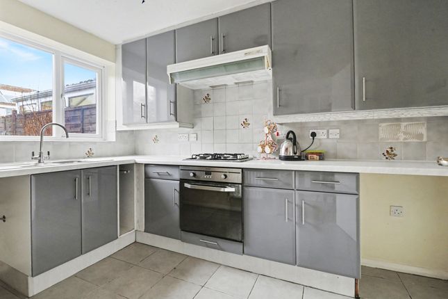 6 Mallow Road, Southampton photo 3