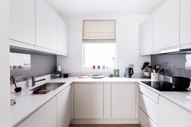 Town house for sale in 399, London