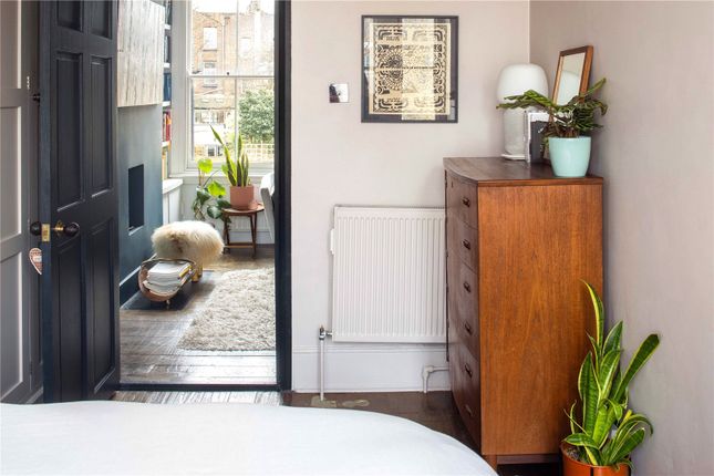 Flat for sale in Alloway Road, Bow, London