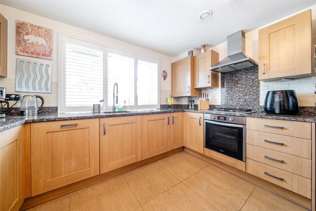 23, Hay Drive, Mitcham photo 2