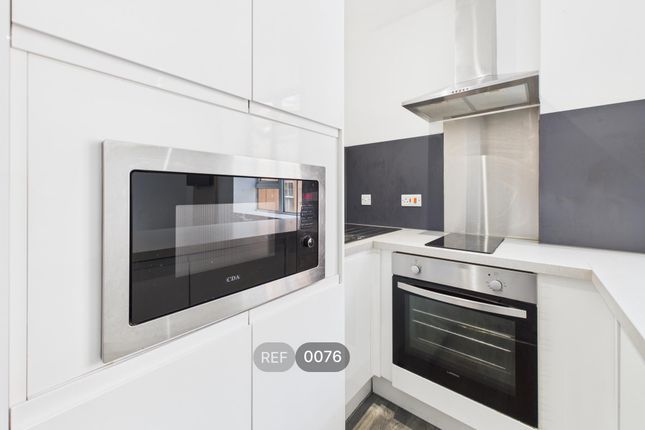 Kitchen &amp; Living Area