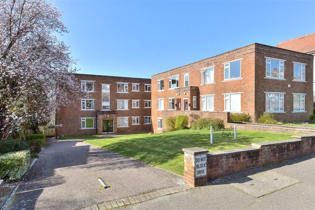 2-bed flat on Beaconsfield Villas, Brighton, £300,000