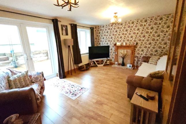28, Llwyn Cyfarthwch, Carmarthenshire photo 2