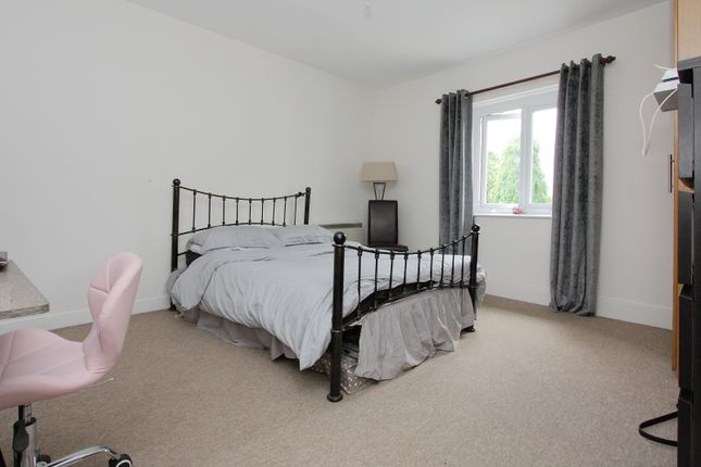 Flat for sale in Flat, The Old Post Office, Weyhill Road, Andover, Hampshire