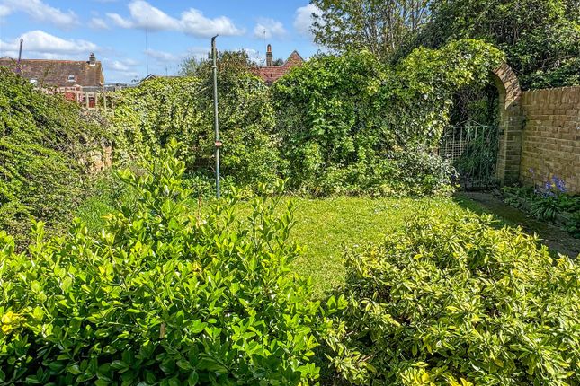 10, Seaton Park, Littlehampton photo 2