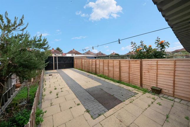 8, Lynton Walk, Hayes photo 4