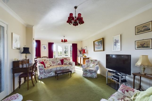 5 Darleys Close, Aylesbury photo 3