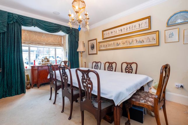 19, Jennings Close, Surbiton photo 4
