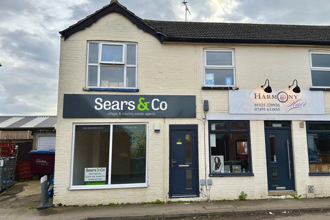 Retail premises to let in 3 Summerleys, Edlesborough, Bedfordshire