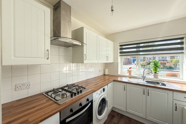 5, Marten Grove, Huddersfield photo 2