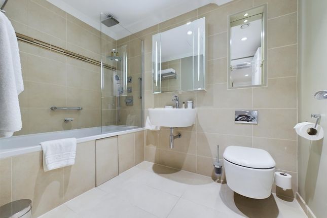 Flat to rent in Calico House, Bow Lane, London