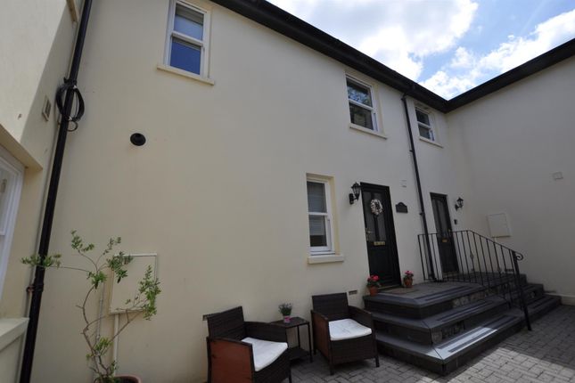 5, Plas Ystrad, Carmarthen photo 2