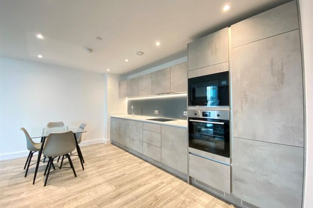 Apartment 2104, The Blade, Silvercroft Street, Manchester photo 3