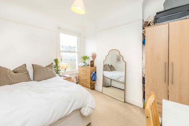 27B, Barmouth Road, London photo 4