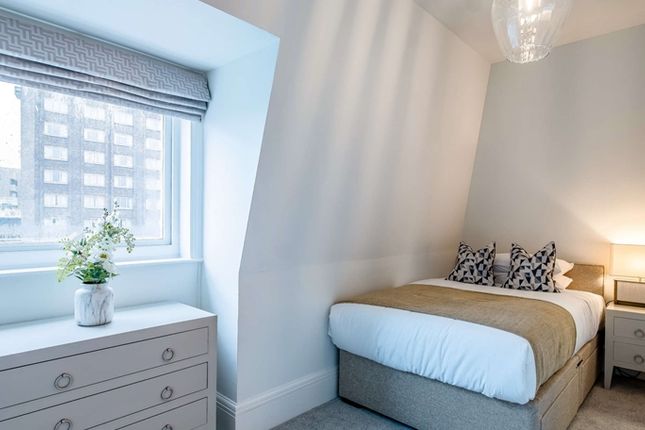 Flat to rent in Park Road, London