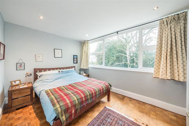 2, Pond Way, Teddington photo 4