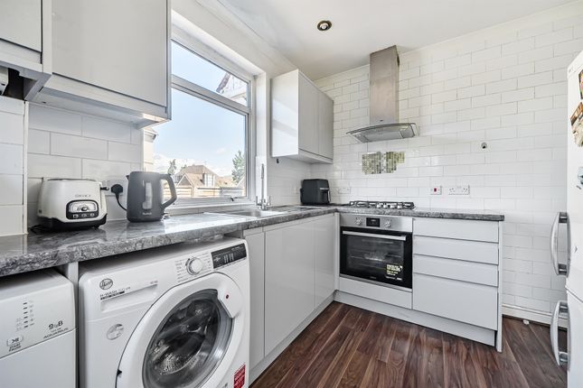 11, Blakeney Court, Maidenhead photo 2