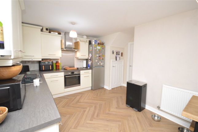 107, Waggon Road, West Yorkshire photo 3