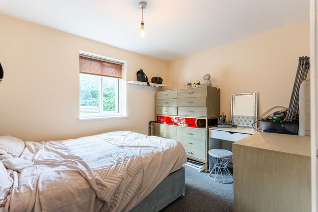 128 Annie Smith Way, Huddersfield photo 4