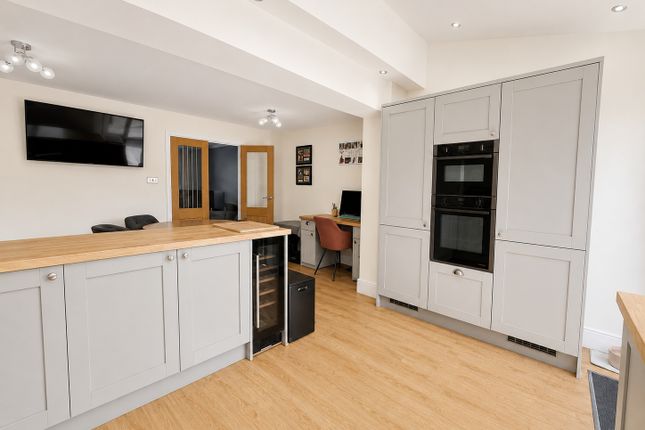 19, Oakdene Avenue, Bracebridge Heath photo 2