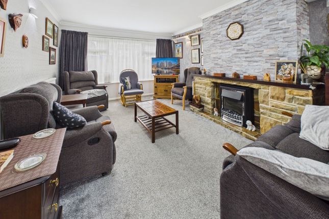 3 Moat Hill, Birstall, Birstall photo 2