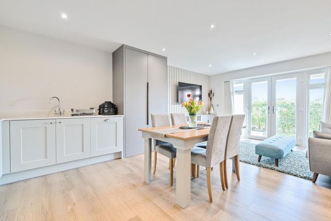 Flat for sale in Shinfield Road, Shinfield, Reading
