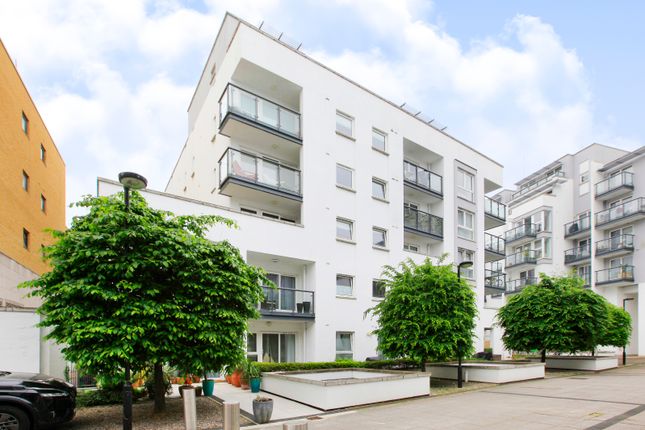 Thumbnail Flat for sale in Osiers Road, Wandsworth, London
