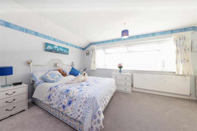 5, Charlton Close, Ickenham photo 2