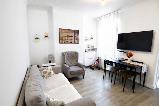 4 Clacton Road, LONDON photo 5