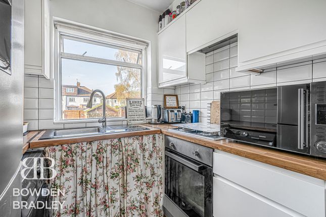57 Brunswick Gardens, Hainault photo 4