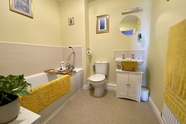 Flat for sale in Poets Way, Dorchester