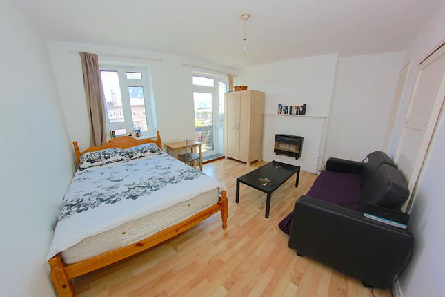 Thumbnail Shared accommodation to rent in Pinchin Street, London
