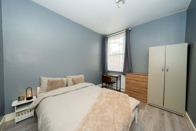 Thumbnail Room to rent in Letchworth Street, London