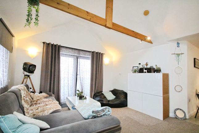 The Barn Loft, Flat 2, Sussex Road, South Croydon photo 4