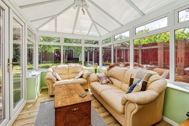 3, Milton Close, Branston, Lincoln photo 4