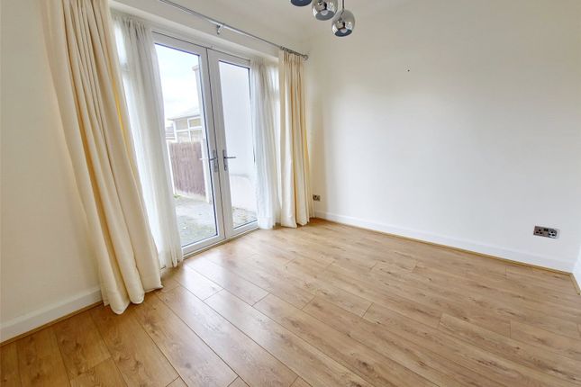 381, Chepstow Avenue, Hornchurch photo 5