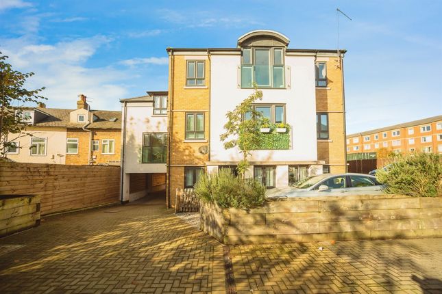Thumbnail Flat for sale in Queen Anne Road, Maidstone