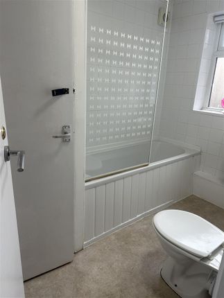 32, St Pauls Road room 5, Hartlepool photo 2
