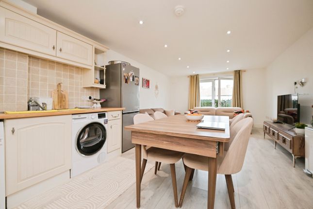 6, Stockbridge Close, Cheshunt photo 4