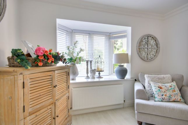 Holly House, The Ostlers, Lymington photo 4